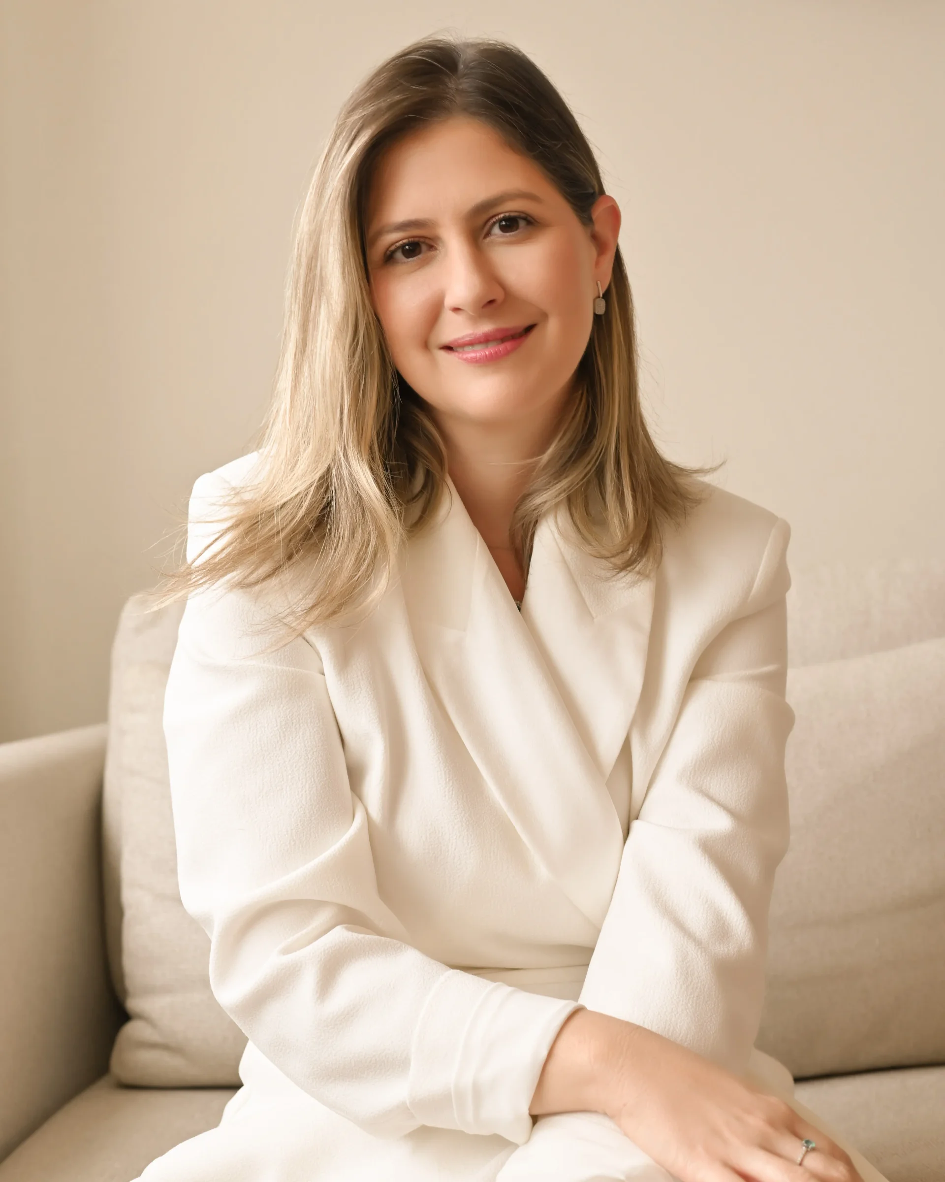 Dra. Gabriela Queiroz Guliatto - Médica Dermatologista / Estética avançada na Clínica Guliatto